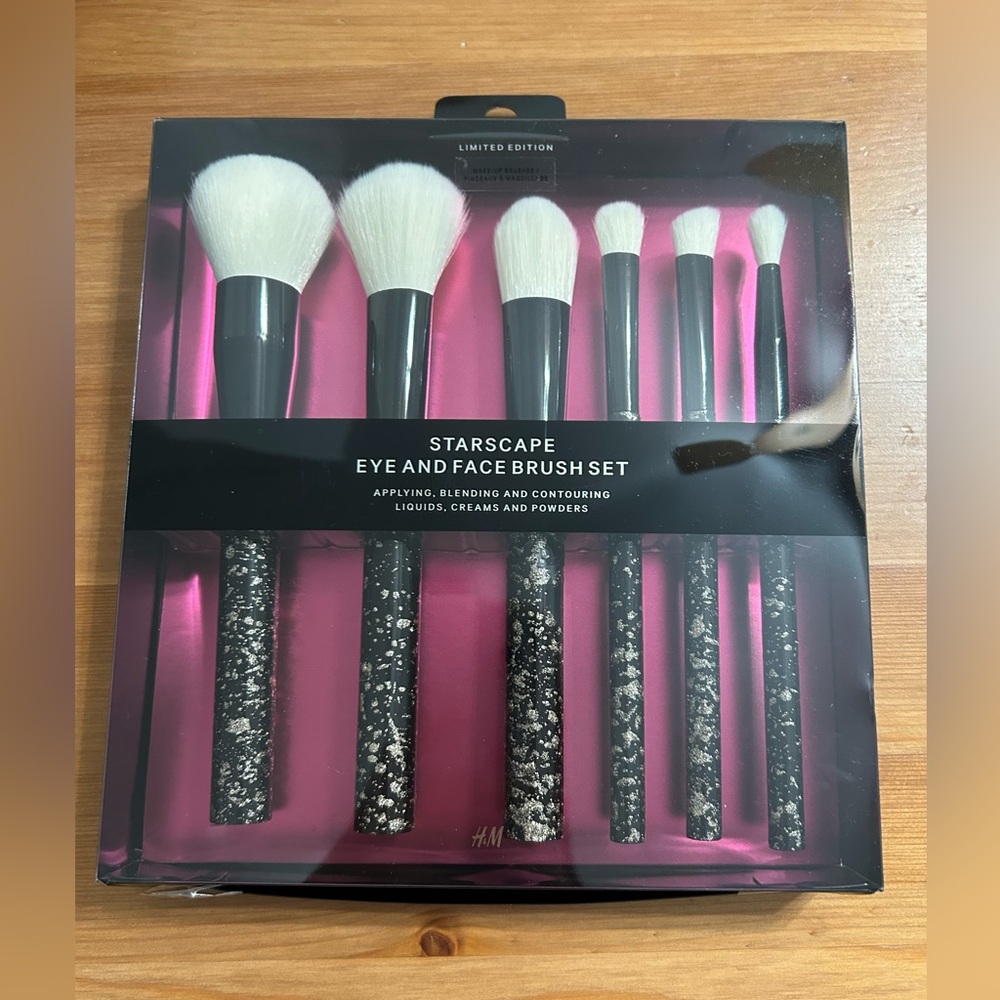 Eye and face makeup 6 piece brush set. Boxed gift set